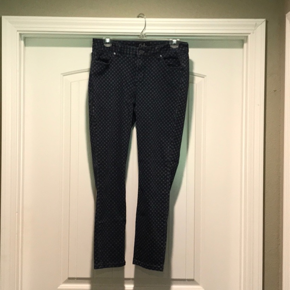 Great condition. Diamond pattern, skinny ankle.